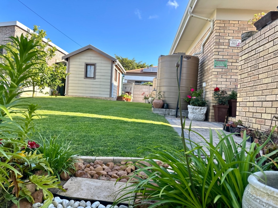 4 Bedroom Property for Sale in Fraaiuitsig Western Cape